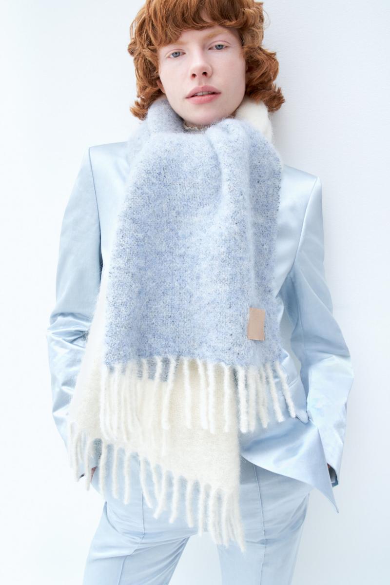 Mutsen En Sjaals Filippa K Colorblock Bouclé-Sjaal Ice Blue/Off White Dames Kortingsprijs - 4