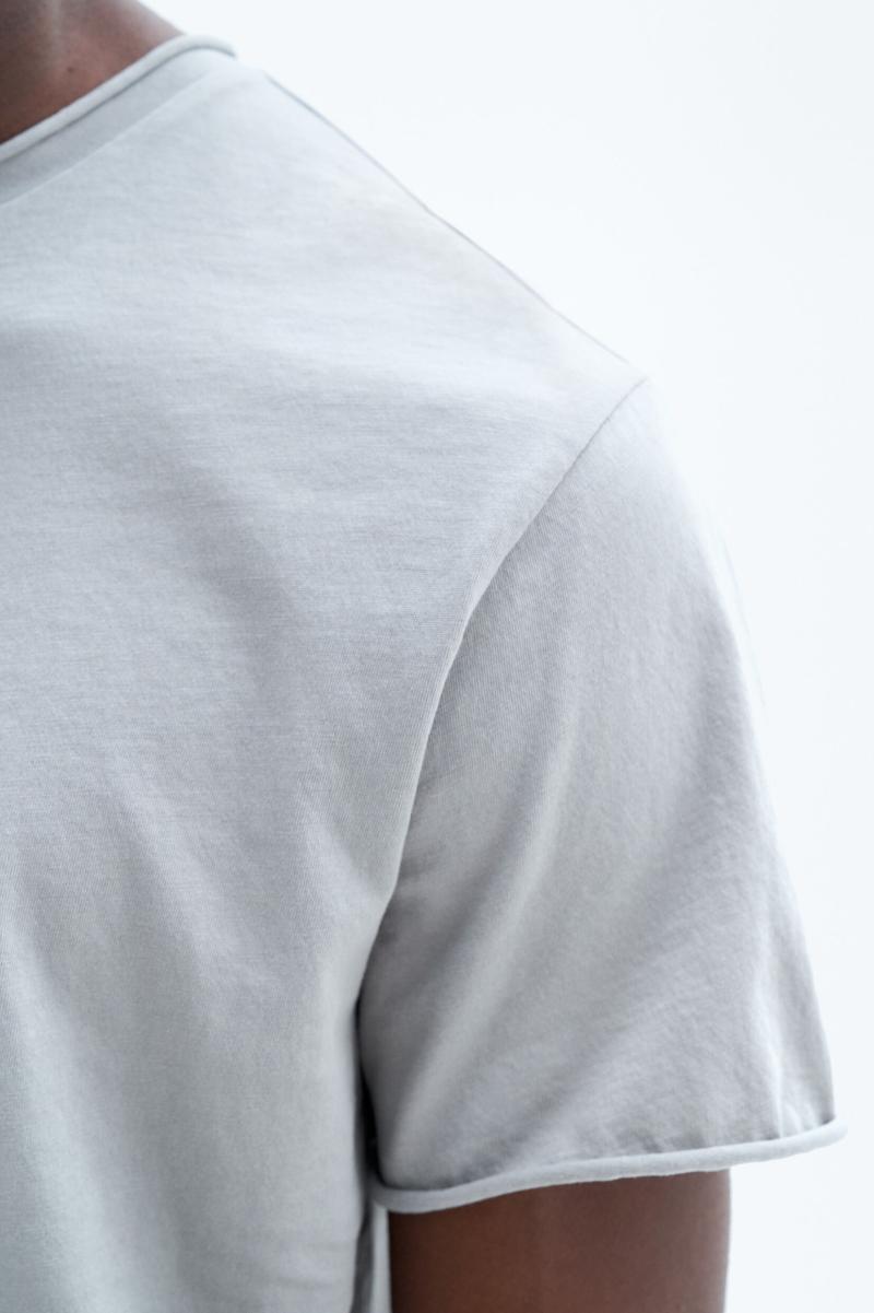Filippa K T-Shirts Feather Grey Heren T-Shirt Met Opgerolde Hals Stijlvol - 1